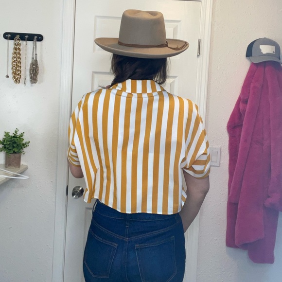 Boxy Cropped Striped Button Down - Picture 5 of 6